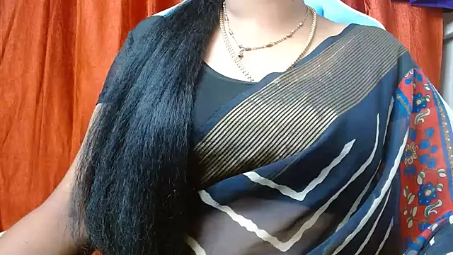 Snapshot of tamilharini chatting on 10/04/25, 04:32 tamilharini online show from 10/04/25, 04:32