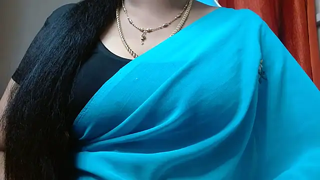 Snapshot of tamilharini chatting on 10/06/25, 04:32 tamilharini online show from 10/06/25, 04:32
