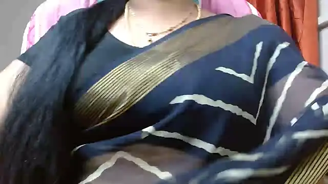 Snapshot of tamilharini chatting on 10/09/25, 05:49 tamilharini online show from 10/09/25, 05:49