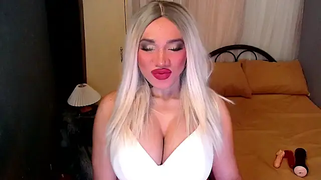 Snapshot of sexcindy chatting on 09/18/25, 10:17 sexcindy online show from 09/18/25, 10:17