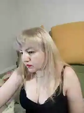 Snapshot of stefanyharper16 chatting on 12/01/25, 04:45 stefanyharper16 online show from 12/01/25, 04:45