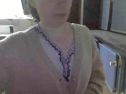 Snapshot of Moi_Lina chatting on 01/17/25, 09:28 Moi Lina online show from 01/17/25, 09:28