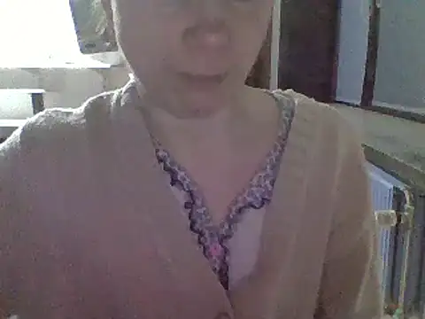 Snapshot of Moi_Lina chatting on 01/27/25, 06:41 Moi Lina online show from 01/27/25, 06:41