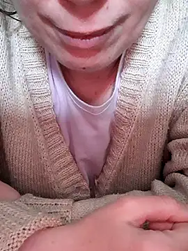 Snapshot of Moi_Lina chatting on 11/12/25, 12:38 Moi Lina online show from 11/12/25, 12:38