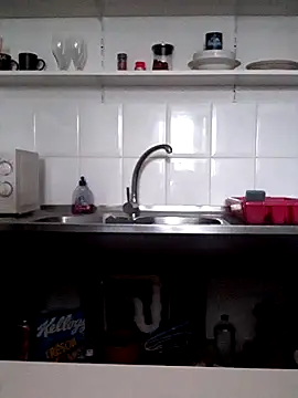 Snapshot of Moi_Lina chatting on 12/14/25, 12:43 Moi Lina online show from 12/14/25, 12:43