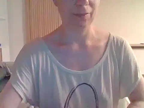 Moi Lina online show from 07/28/26, 09:36