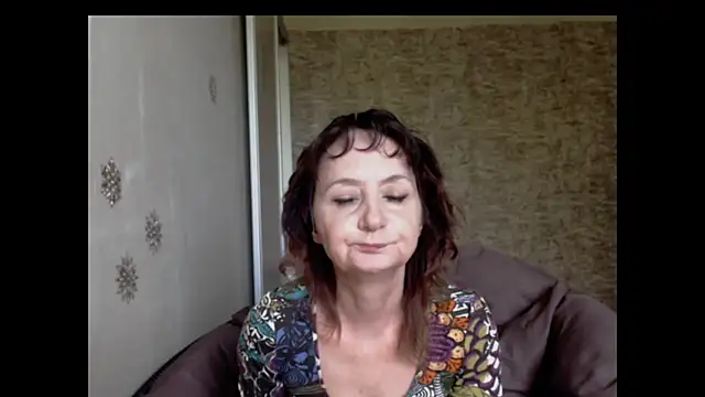 Snapshot of AnnieEltgant chatting on 06/02/26, 07:32 AnnieEltgant online show from 06/02/26, 07:32