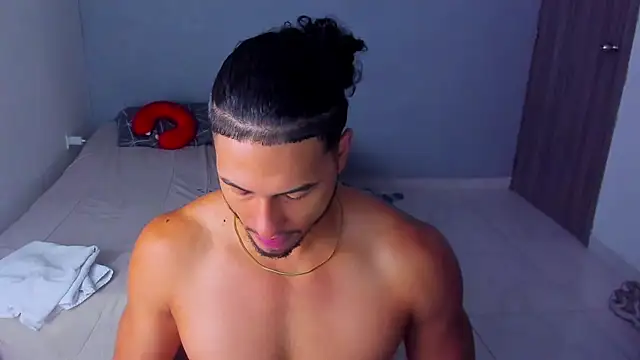 Snapshot of Kris_Khalifa69 chatting on 01/08/26, 08:38 Kris Khalifa69 online show from 01/08/26, 08:38