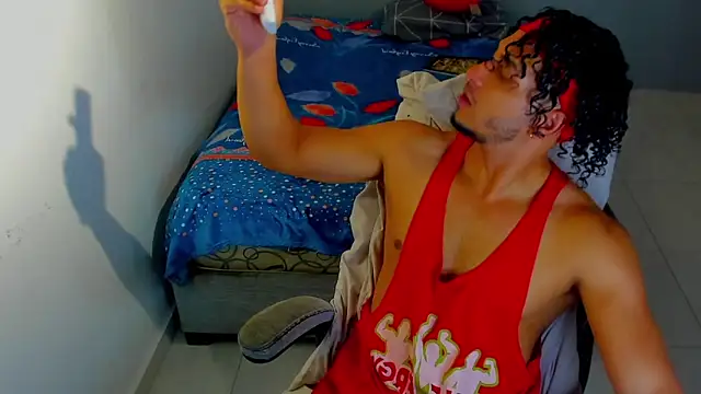 Snapshot of Kris_Khalifa69 chatting on 01/16/26, 01:37 Kris Khalifa69 online show from 01/16/26, 01:37