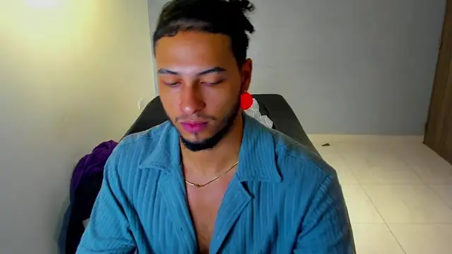 Snapshot of Kris_Khalifa69 chatting on 02/05/26, 12:21 Kris Khalifa69 online show from 02/05/26, 12:21