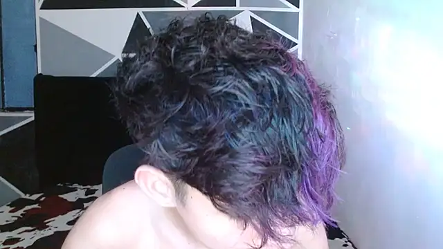 Snapshot of littlextreme chatting on 12/17/24, 06:02 littlextreme online show from 12/17/24, 06:02