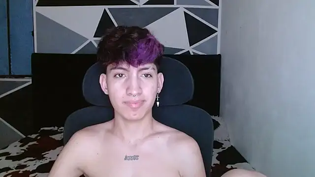 Snapshot of littlextreme chatting on 12/19/24, 12:02 littlextreme online show from 12/19/24, 12:02