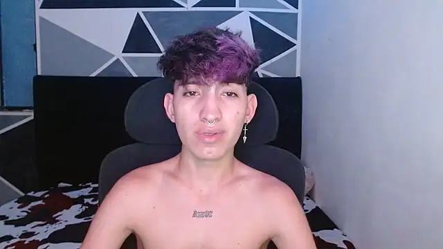 Snapshot of littlextreme chatting on 12/20/24, 07:55 littlextreme online show from 12/20/24, 07:55