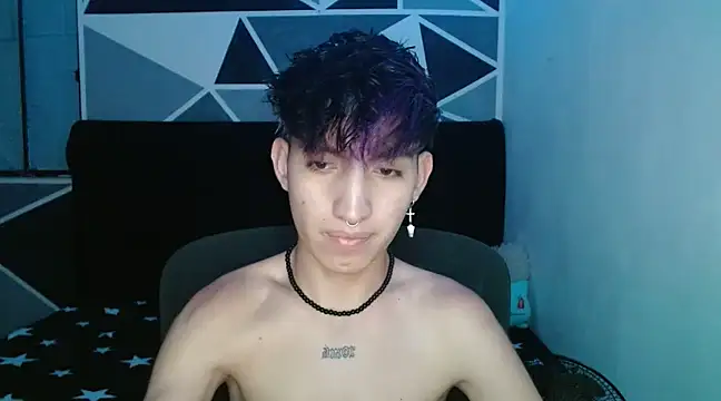 Snapshot of littlextreme chatting on 12/25/24, 06:20 littlextreme online show from 12/25/24, 06:20