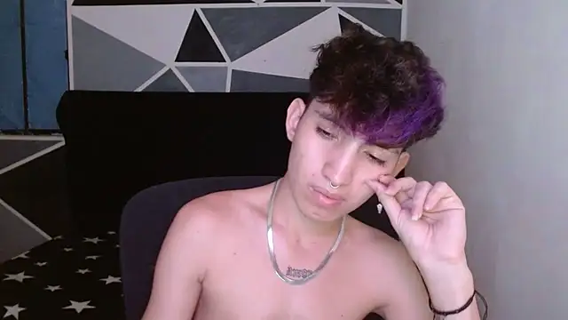 Snapshot of littlextreme chatting on 12/28/24, 01:08 littlextreme online show from 12/28/24, 01:08