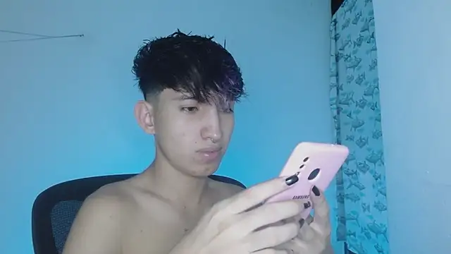 Snapshot of littlextreme chatting on 02/07/25, 12:31 littlextreme online show from 02/07/25, 12:31