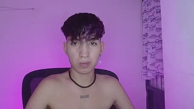 Snapshot of littlextreme chatting on 02/08/25, 01:22 littlextreme online show from 02/08/25, 01:22