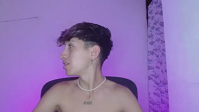 Snapshot of littlextreme chatting on 02/18/25, 01:21 littlextreme online show from 02/18/25, 01:21