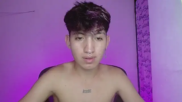 Snapshot of littlextreme chatting on 02/21/25, 04:18 littlextreme online show from 02/21/25, 04:18