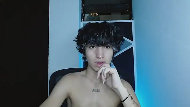 Snapshot of littlextreme chatting on 01/17/26, 05:12 littlextreme online show from 01/17/26, 05:12