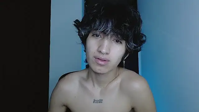 Snapshot of littlextreme chatting on 01/19/26, 05:44 littlextreme online show from 01/19/26, 05:44