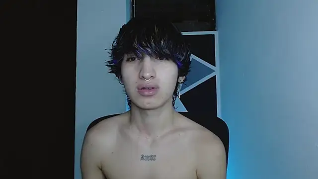 Snapshot of littlextreme chatting on 02/18/26, 04:19 littlextreme online show from 02/18/26, 04:19