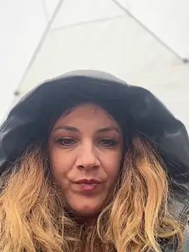 DaisyVibesss online show from 02/16/25, 10:54