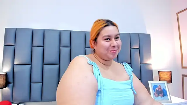 Snapshot of aandreaperez chatting on 02/04/25, 12:00 aandreaperez online show from 02/04/25, 12:00