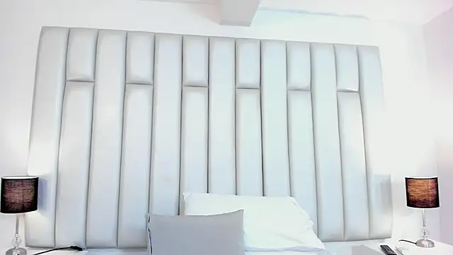 Snapshot of aandreaperez chatting on 02/25/25, 11:52 aandreaperez online show from 02/25/25, 11:52