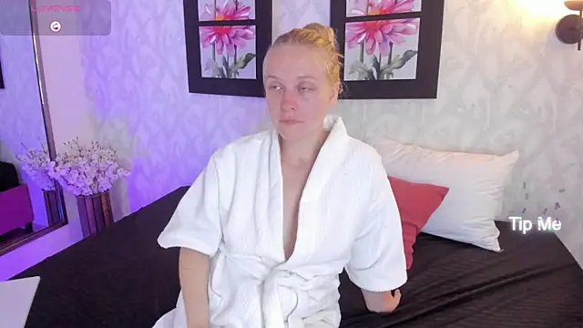 EmilySumer online show from 03/20/25, 05:57