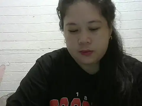 Snapshot of hotsexylyn chatting on 09/11/25, 08:47 hotsexylyn online show from 09/11/25, 08:47