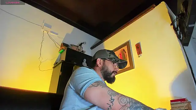 CamiloGray  online show from 10/22/25, 01:44