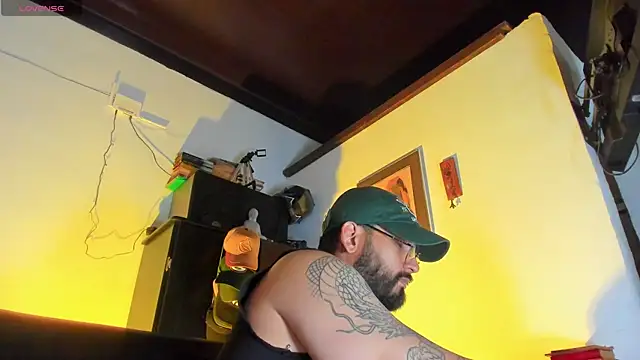 CamiloGray  online show from 11/04/25, 01:54