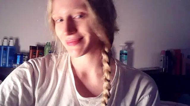 Snapshot of VeronicaJoyful chatting on 02/22/25, 03:23 VeronicaJoyful online show from 02/22/25, 03:23