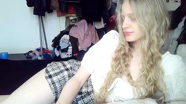 Snapshot of VeronicaJoyful chatting on 03/10/25, 02:26 VeronicaJoyful online show from 03/10/25, 02:26