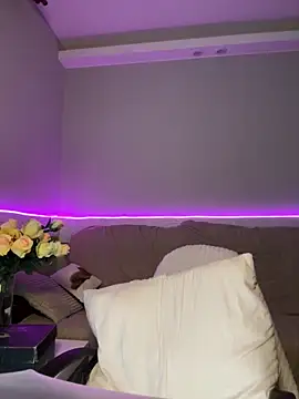 Emma meii online show from 10/18/25, 01:45