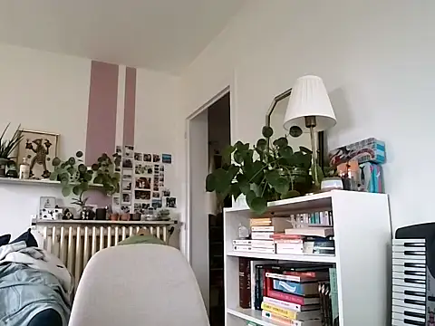 Snapshot of Simon-tem chatting on 02/27/26, 01:22 Simon-tem online show from 02/27/26, 01:22