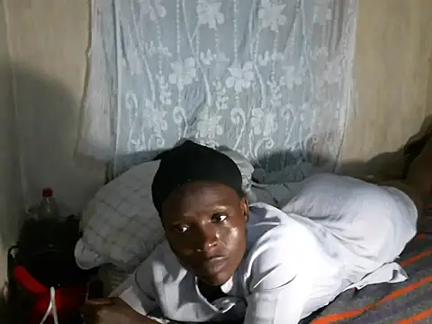 cute-shamza online show from 12/17/25, 05:41