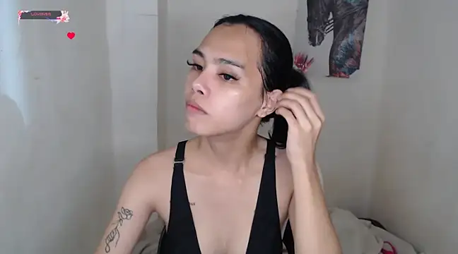 Snapshot of shecutie69 chatting on 02/18/25, 02:49 shecutie69 online show from 02/18/25, 02:49