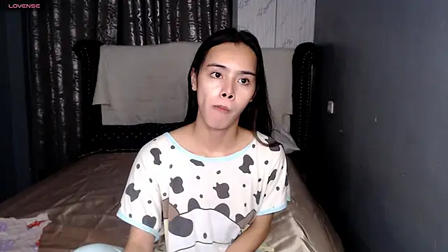 Snapshot of shecutie69 chatting on 11/30/25, 03:27 shecutie69 online show from 11/30/25, 03:27
