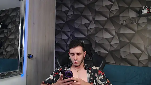 Latino stud4u online show from 11/03/25, 01:40