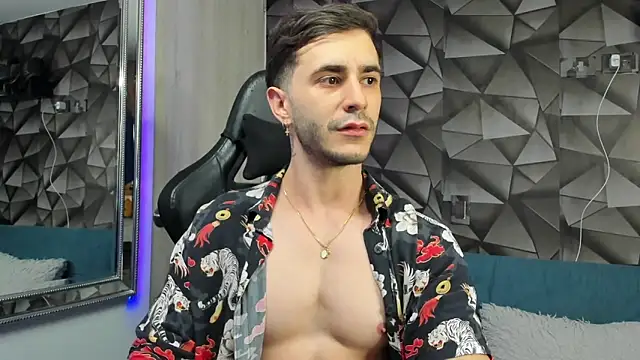 Latino stud4u online show from 12/04/25, 12:20