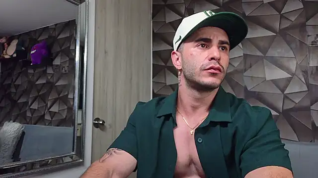 Snapshot of Latino_stud4u chatting on 04/17/26, 02:03 Latino stud4u online show from 04/17/26, 02:03