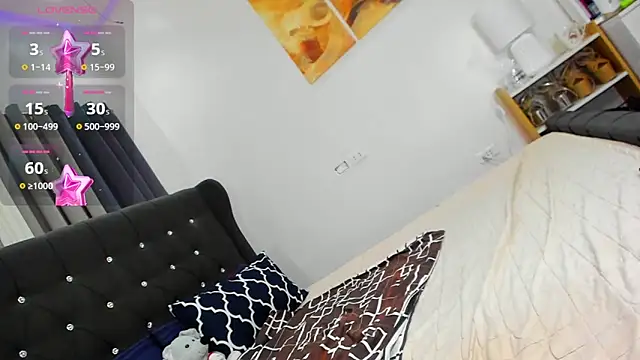 Snapshot of Divine___Eloeura chatting on 02/25/25, 06:42 Divine Eloeura online show from 02/25/25, 06:42