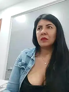 Snapshot of aisha_latina chatting on 02/05/25, 08:35 aisha latina online show from 02/05/25, 08:35