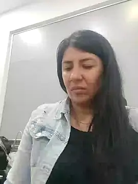 Snapshot of aisha_latina chatting on 02/20/25, 04:36 aisha latina online show from 02/20/25, 04:36