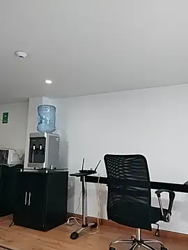 Snapshot of aisha_latina chatting on 10/23/25, 04:06 aisha latina online show from 10/23/25, 04:06