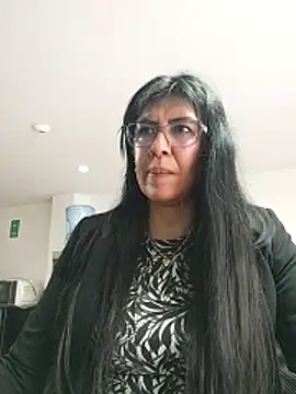 Snapshot of aisha_latina chatting on 10/29/25, 03:47 aisha latina online show from 10/29/25, 03:47