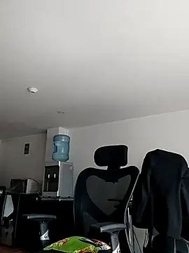 Snapshot of aisha_latina chatting on 11/12/25, 02:50 aisha latina online show from 11/12/25, 02:50