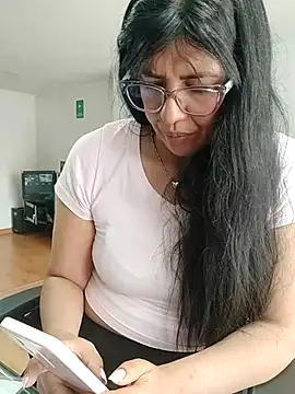 Snapshot of aisha_latina chatting on 11/20/25, 03:12 aisha latina online show from 11/20/25, 03:12